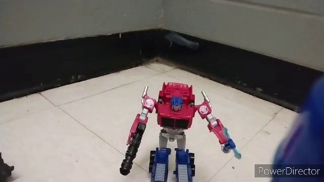 Transformers Earthspark Deluxe Class Optimus Prime смотреть онлайн