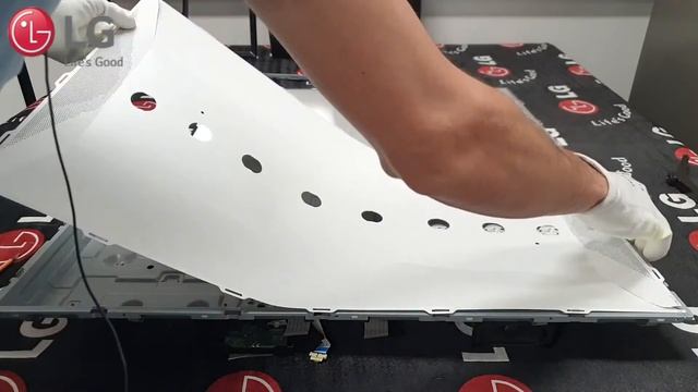 TV LG | Riparazione - Come sostituire un kit LED di un televisore смотреть онлайн