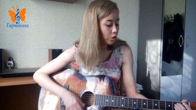 Обучение игре на гитаре в школе Гармония смотреть онлайн