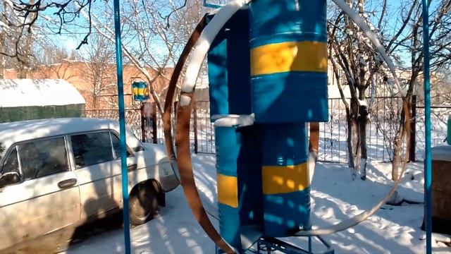 Вертикальный ветрогенератор из бочек может работать непосредственно на земле! смотреть онлайн