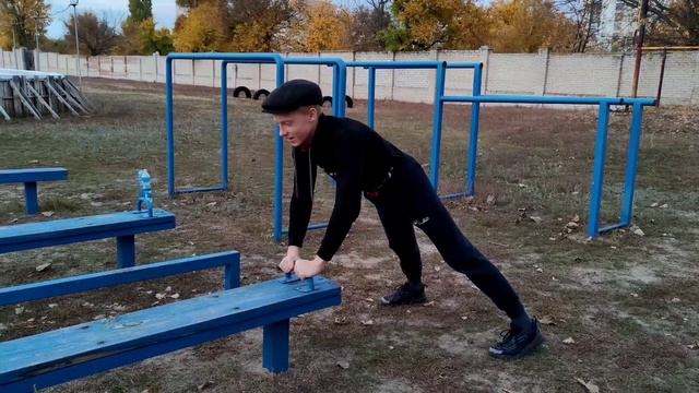 ТИПЫ ЛЮДЕЙ НА СПОРТПЛОЩАДКЕ 😂 (типичная площадка) смотреть онлайн