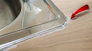 Мастер показал, как удалить силиконовый герметик после установки сантехники #сезонконтентаRUTUB