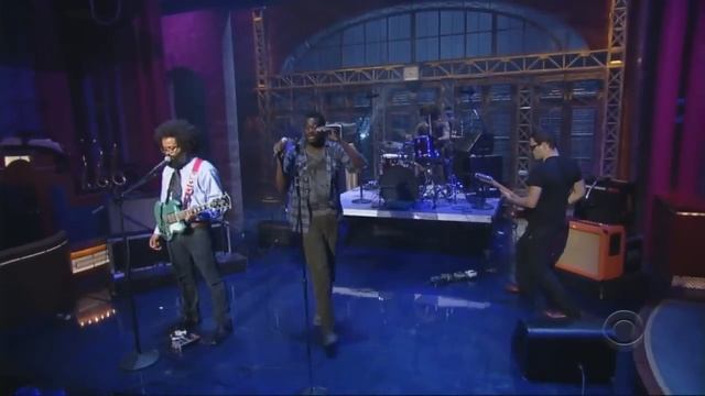 TV On The Radio - Wolf Like Me ( Live on Letterman ) HD & in sync смотреть онлайн