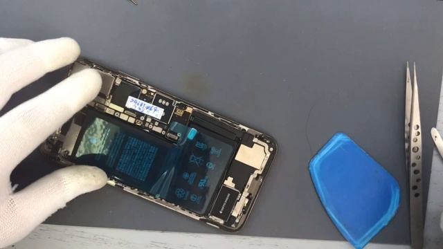 iPhone XS Max - Замена аккумуляторной батареи смотреть онлайн