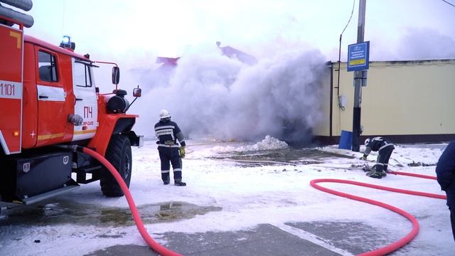 В Яр-Сале произошло возгорание гаражных боксов смотреть онлайн