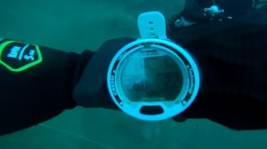 Нашел гигантский самолет под водой, с помощью акваланга на дне карьера!