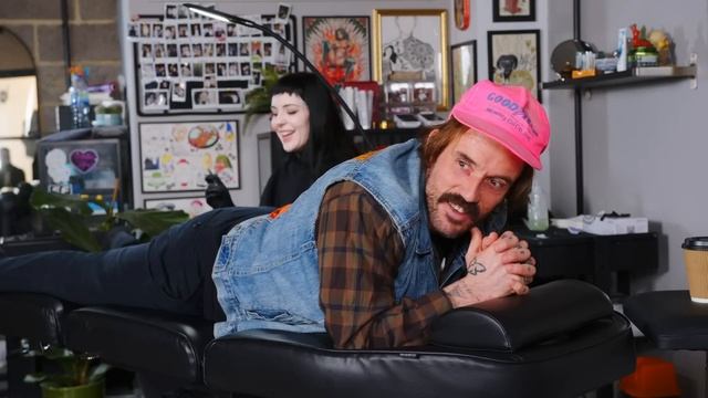 JOE TALBOT (IDLES) | Under Your Skin with Grace Neutral [Episode 02] смотреть онлайн