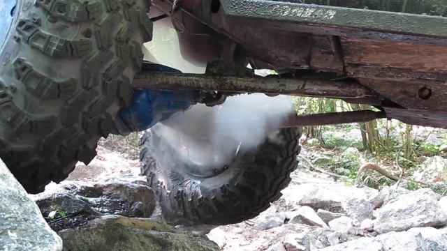 Lifted Jeep Cherokee XJ blows radiator hose while rock crawling at Rausch Creek смотреть онлайн