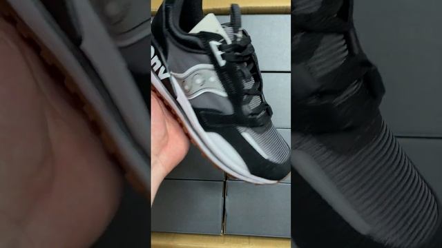 Кроссовки Saucony Jazz Layer (черно-белые) смотреть онлайн