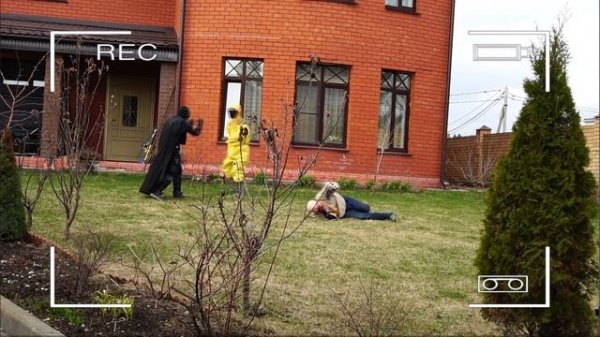 Мы подкинули зомби в дом миллионера! Прыгун и Ликвидатор теперь враги?