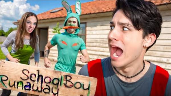 УБЕГАЮ ОТ РОБЛОКС КВИН И ЧУДО ЧАЯ В SCHOOLBOY RUNAWAY