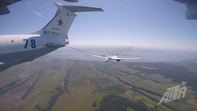 ТУ-160 и ИЛ-78. Интересное видео с интересных ракурсов для любителей авиации. От взлета до посадки.
