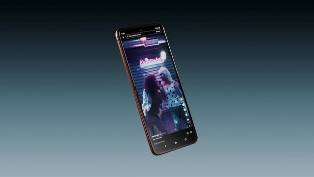 Идеально обновленная раскладушка - Motorola Razr 50 Ultra смотреть онлайн