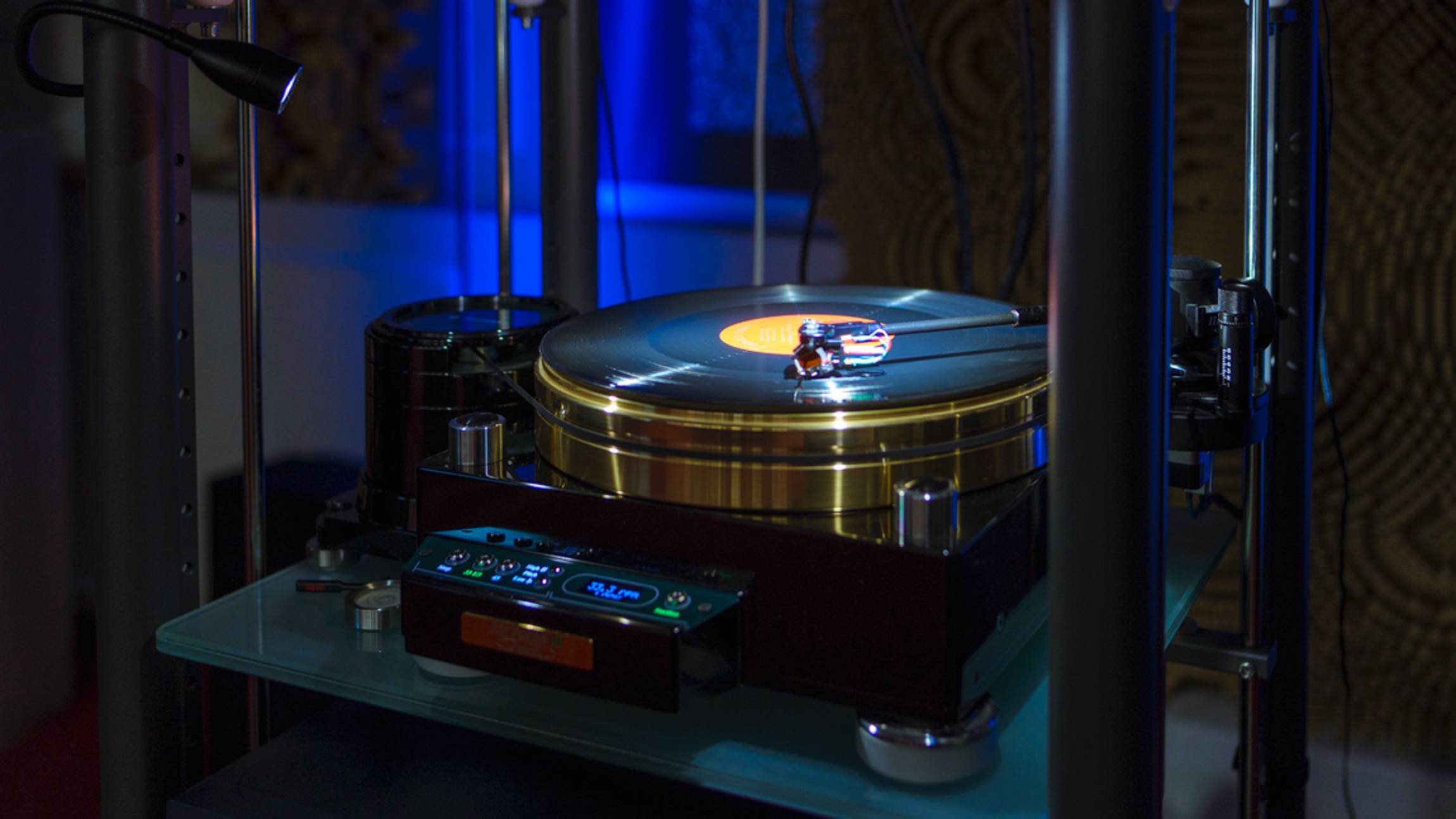 Тонарм TechDAS AirForce 10 и аудиосистема в зале AVnirvana + бинауральная запись ее звучания