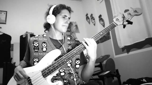 Gwen Stefani "You Make It Feel Like Christmas" ft. Blake Shelton [Bass Cover] смотреть онлайн