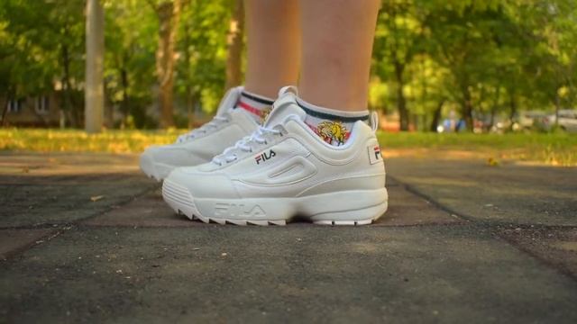 Видеообзор на Fila Disruptor 2 White Blue от магазина Filaoutlet.ru смотреть онлайн