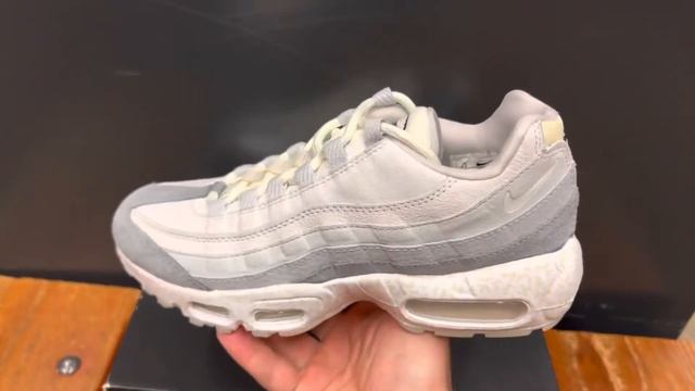 Nike Air Max 95 White Light Bone Shoes смотреть онлайн