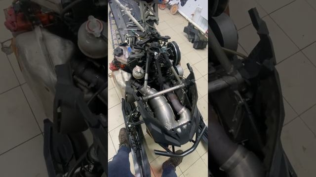 Проблемы с работой rev клапанов на brp e-tec 600 800, а так же почему умирают эти моторы. Часть 1 смотреть онлайн