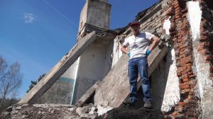 На нас напал убийца на месте, где мы были на бездорожье!