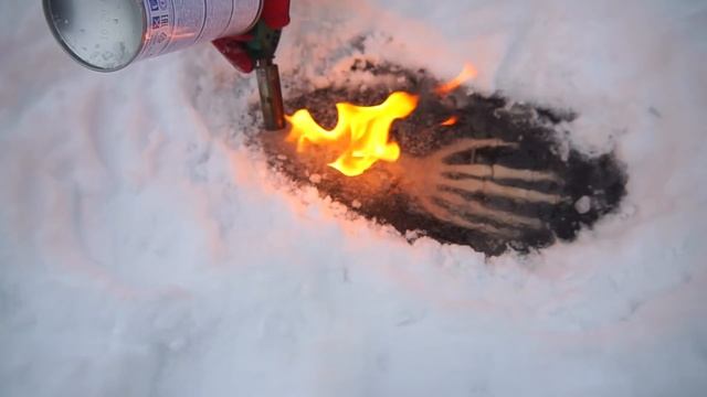 Эти опасные и жуткие находки мы нашли во льдах замерзшей реки! смотреть онлайн