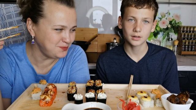 Мукбанг Роллы