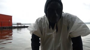 Мы отправились под проклятый причал с аквалангом, чтобы поймать болотного монстра