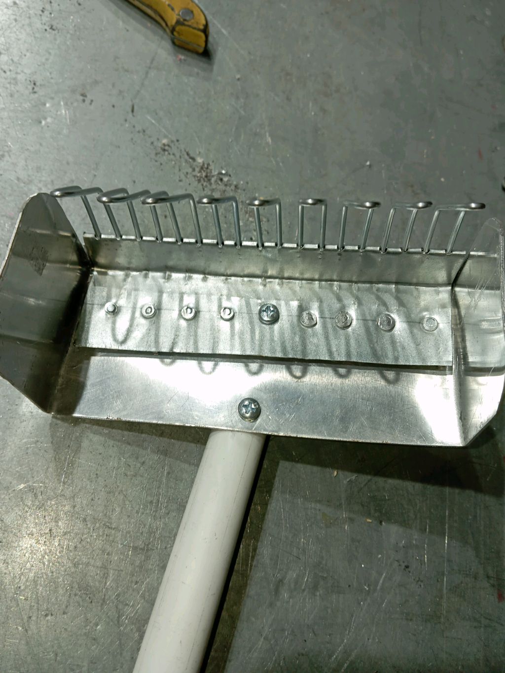 сбор ягоды грабельками