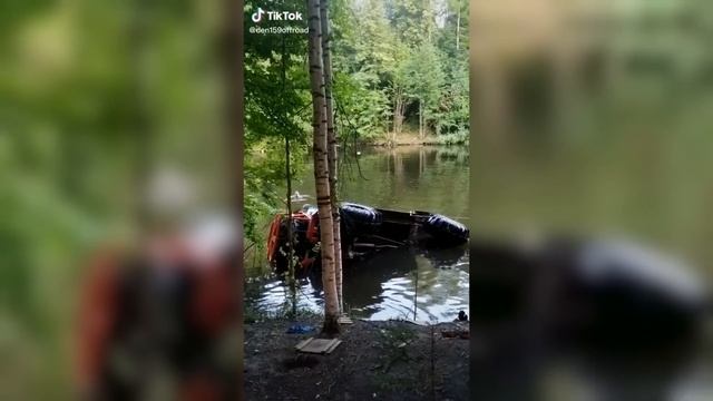 Купили на аукционе автомобиль за 300 тысяч рублей, а это оказался огромный внедорожник монстр-трак! смотреть онлайн