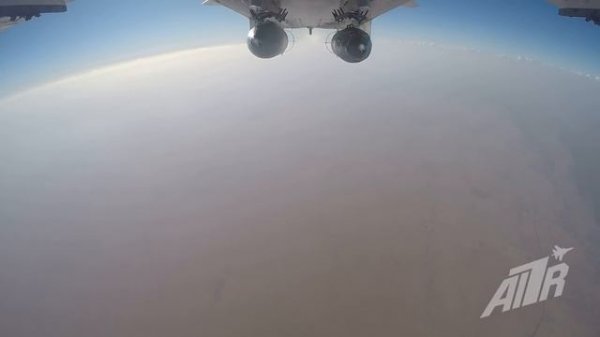 СУ-24. SU-24. Рабочий день двух фронтовых бомбардировщиков. Камера команды A1R на падающей бомбе!