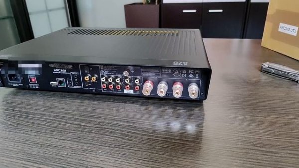 Распаковка интегрального усилителя Arcam A25 и музыкального стримера Arcam ST5