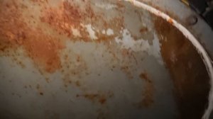 Купили огромный гараж на аукционе, а там танк!