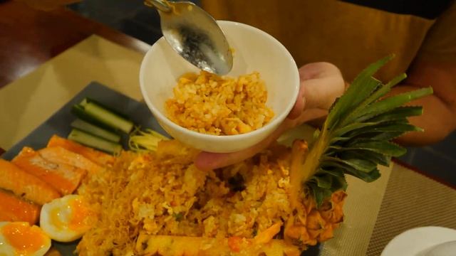 Обзор Am Thuc Thai. Новый Тайский ресторан! смотреть онлайн