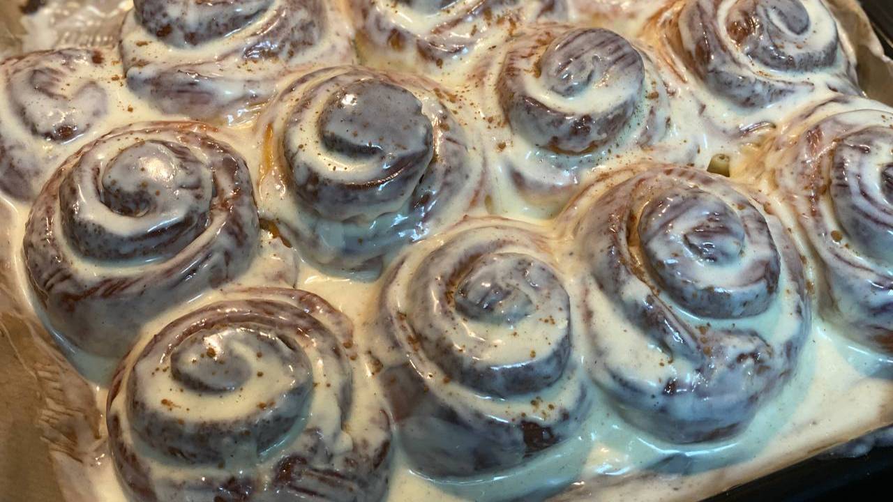 Готовим синабоны под музыку!!