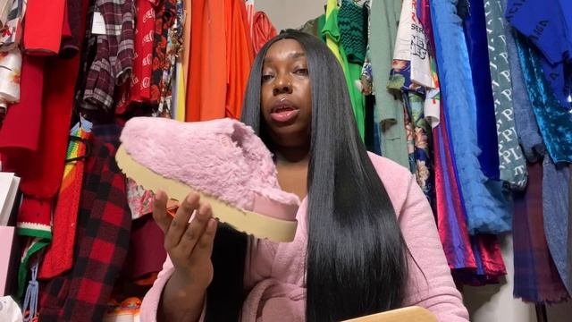 UGG FUZZ SUGAR SLIDE UNBOXING REVIEW + TRY ON HAUL | PART TWO смотреть онлайн