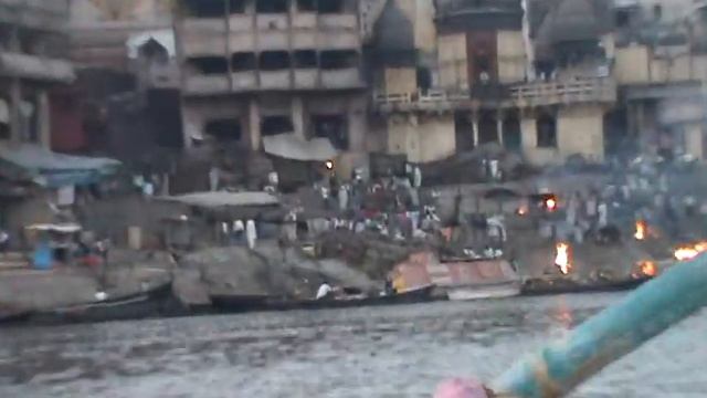 Центральное место Ритуального Сожжения_Варанаси смотреть онлайн