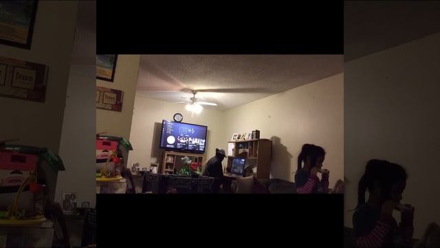 BROKEN TV SCREEN CRACK PRANK смотреть онлайн