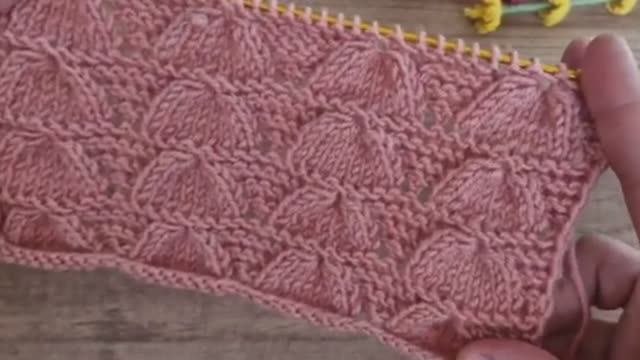 Красивый объемный узор спицами - Вязание спицами для новичков смотреть онлайн