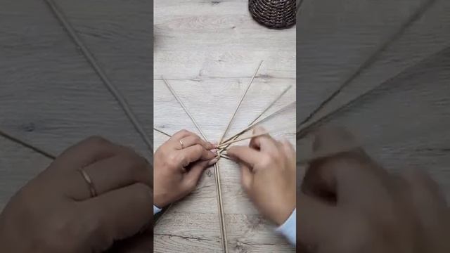 Бесплатный мастер-класс по плетению из бумажной лозы! смотреть онлайн