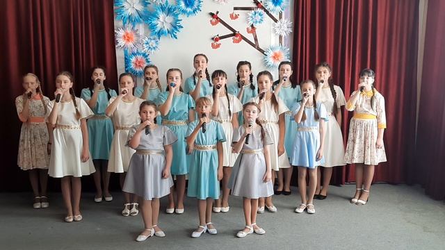 Образцовый коллектив детская вокальная студия "Ивушка". Песня "Мама" смотреть онлайн