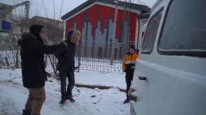 Перегоняем полицейский жигуль на буханке!