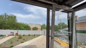 Чем закрыть крыльцо или террасу в частном доме? Остекление ￼ПВХ окнами с ламинацией и отделкой.
