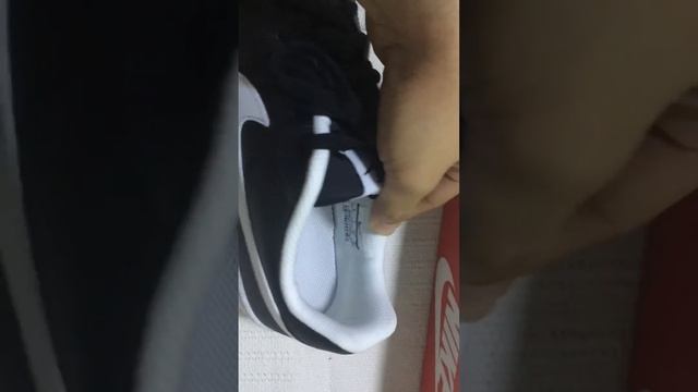 Nike Court Royale смотреть онлайн