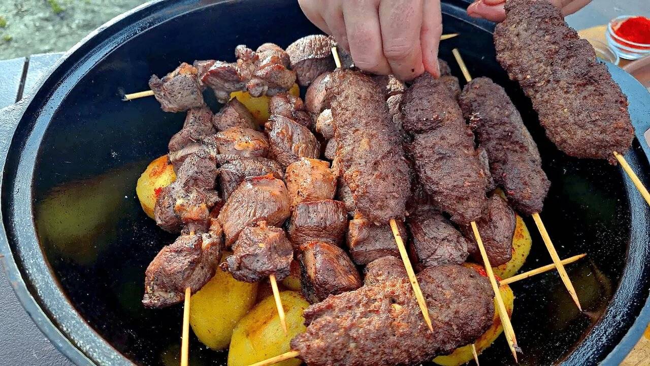 Казан-кебаб - Шашлык из баранины и Люля-кебаб из говядины смотреть онлайн