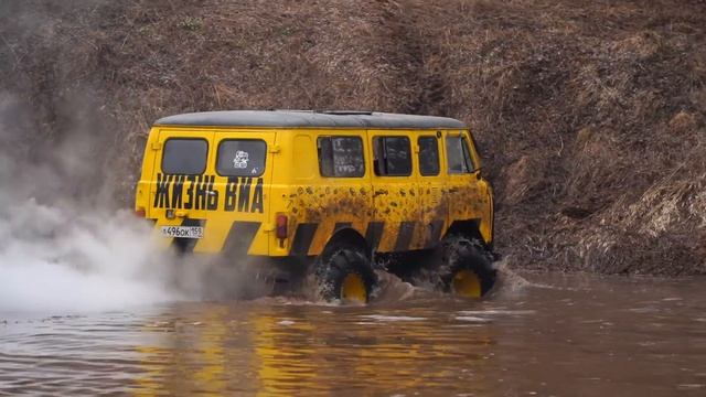 Утопили Буханку на БЕЗДОРОЖЬЕ! Как вытащить автомобиль из воды?