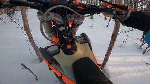 Сноубайк KTM EXC 250 TPI Vortex Sky 127 - снега нет, но вы держитесь.