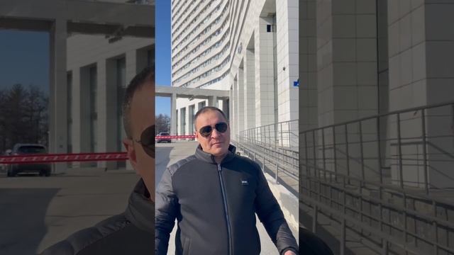 Провели работу по мытью остекления и очистки фасада здания бизнес центра Азимут нашими  альпинистам