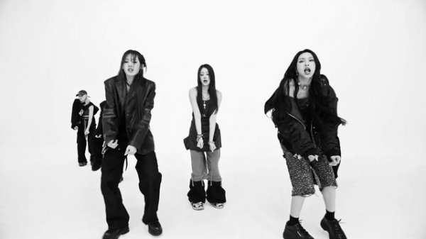 BABYMONSTER "click clack " perfomance mirrored