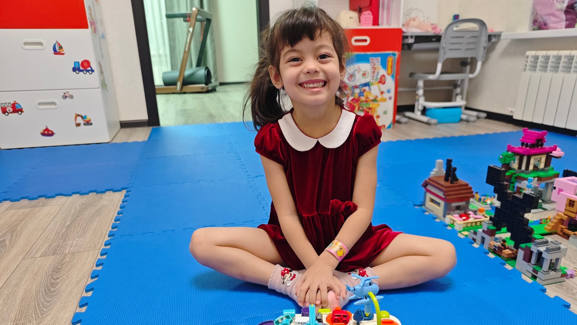 Настя и гоночный трек смотреть онлайн