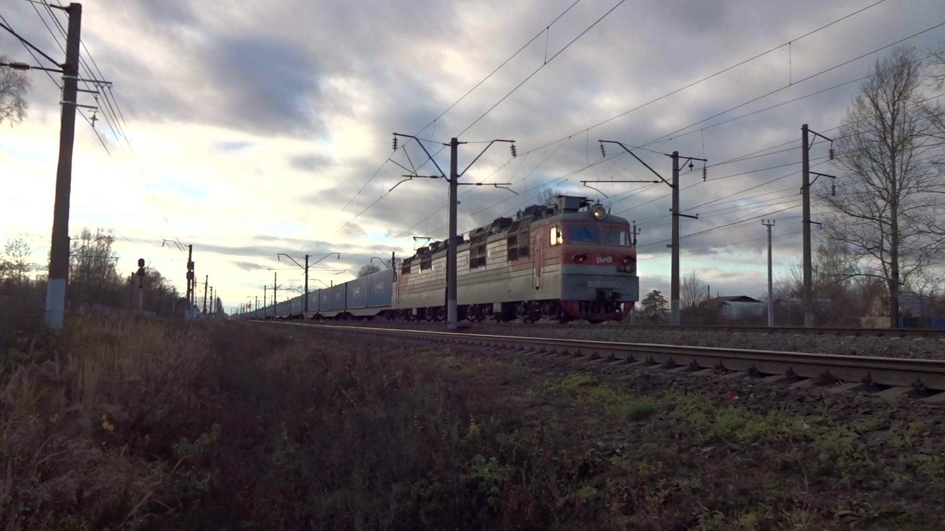 Электровоз ВЛ80с-653 с контейнерным поездом на перегоне Доскино - Нижний Новгород Сортировочный смотреть онлайн