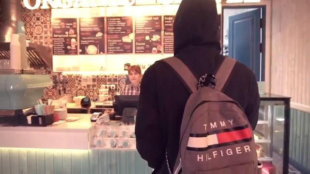 ПРИТВОРИЛСЯ ИЗВЕСТНЫМ БЛОГЕРОМ И ПОЛУЧИЛ ШАУРМУ БЕСПЛАТНО / ЛАЙФХАК КАК ПОЕСТЬ БЕЗ ДЕНЕГ смотреть онлайн